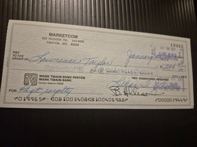 FOOTBALL  LAWRENCE TAYLOR  ROYALTY CHECK  1988                          ekim