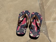 Havaianas Girl's Sz 13C/1Y Top Pets Rose gold Navy blueFlip Flops