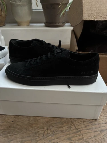 Common Projects Achilles Triple Black Scamosciato EU41 UK7 Nuovo Prezzo di listino £325