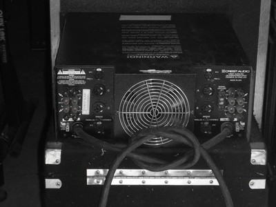 CREST AUDIO V1500 パワーアンプ　ダンピング1000 CREST 10004 POWER AMPLIFIER. ASSUMED TO BE NON WORKING. STATUS