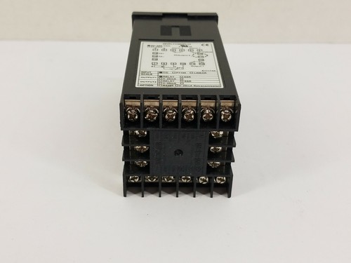 EXTECH 48VFL11 1/16 DIN Temperature Controller - Working - Picture 6 of 9