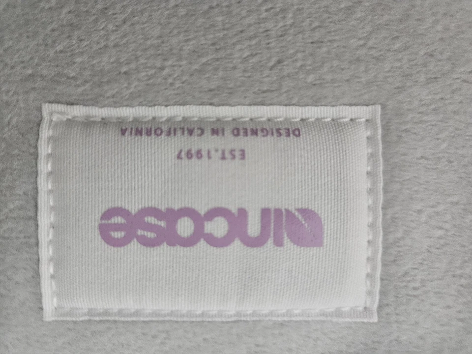 Macbook de lujo con funda gruesa de 13 pulgadas púrpura Incase Foto 3 de 4