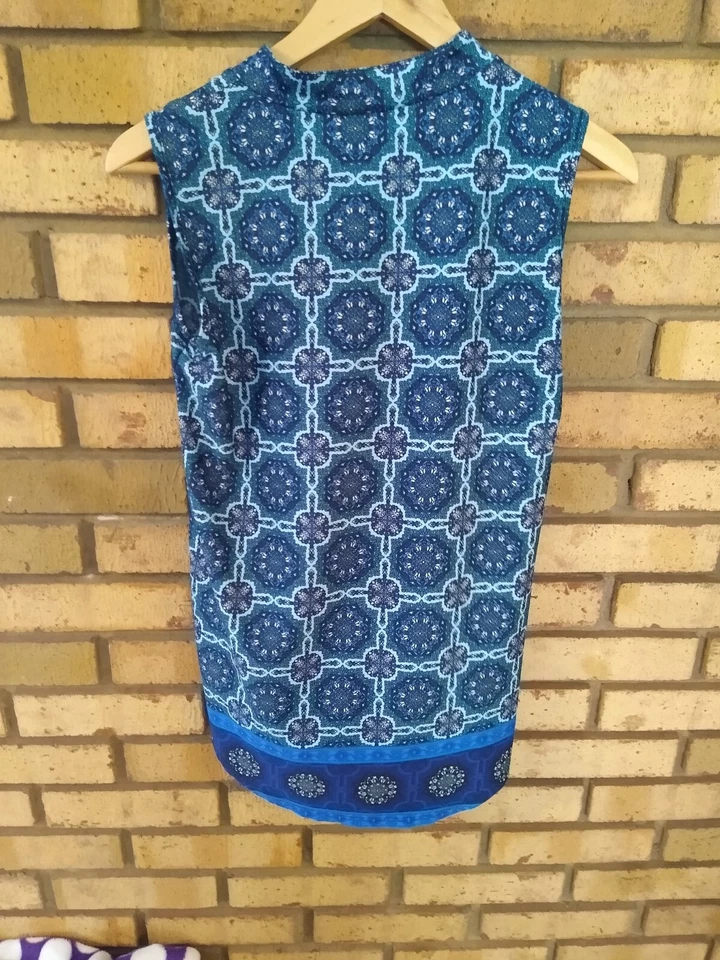 Claudia Richard 女式无袖衬衫 S 码蓝色青蓝色印花 — 第 2/4 张图片