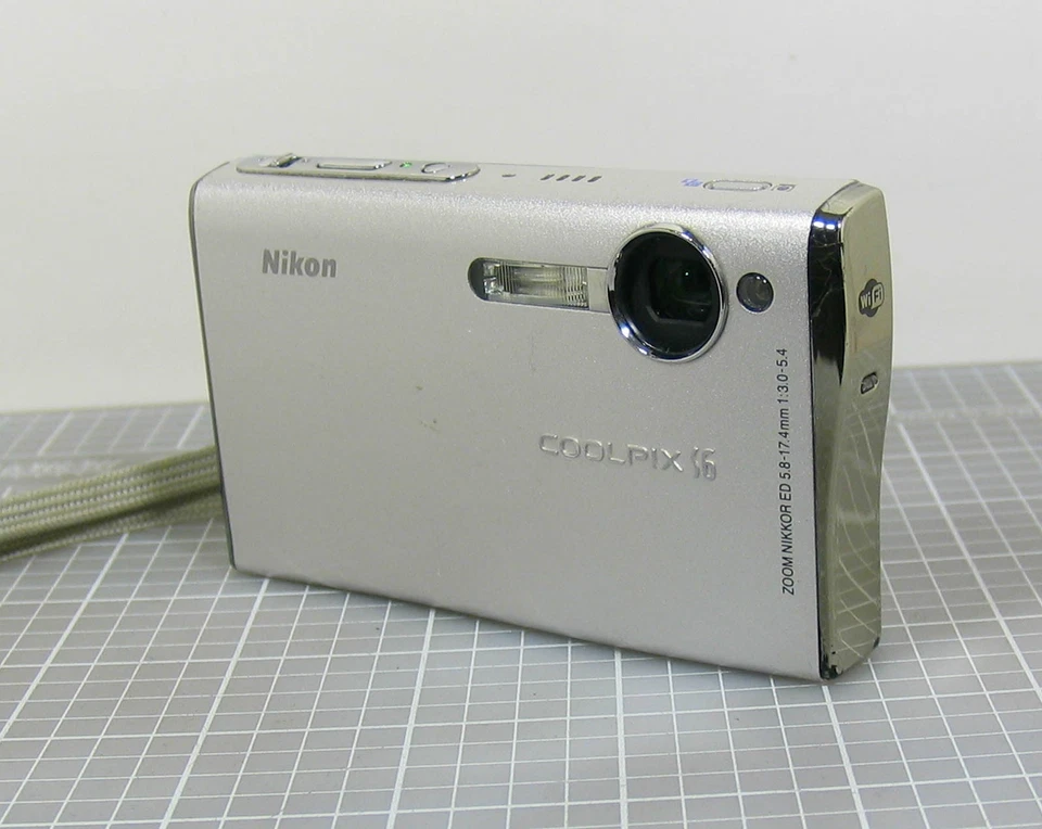 Nikon Coolpix S6 3X Zoom Lens 6MP Compact Point & Shoot Digital Camera - Image 3 of 4
