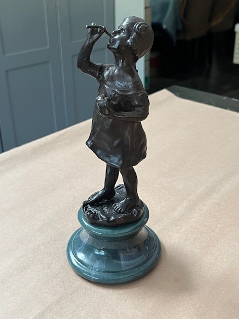 BEAUTIFUL VINTAGE BRONZE STATUE GIRL BLOWING BUBBLES - SIGNED