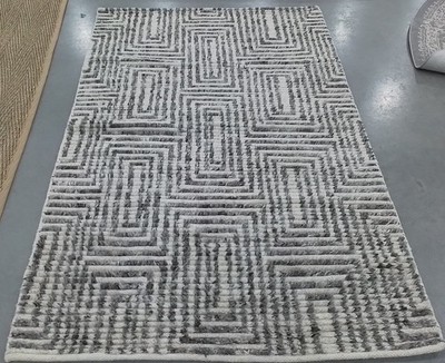 BLACK / IVORY 4'-0'' x 6'-0'' Flaw in Rug, Reduced Price 1172792068 TIB608Z-4