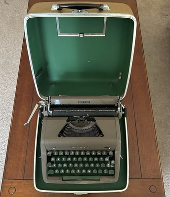 Vintage Royal Quiet De Luxe Typewriter | 1954 | Speed Selector | Original Case