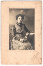 Fotografia Atelier Speciali, Monaco, Humboldtstraße 9, bella donna a fiori 