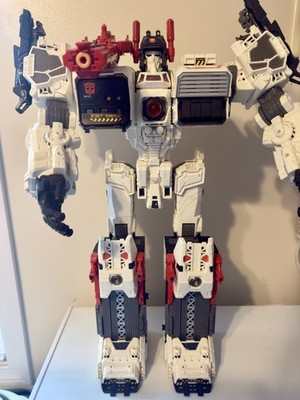 Hasbro Transformers Generations Titan Class Metroplex (read description)
