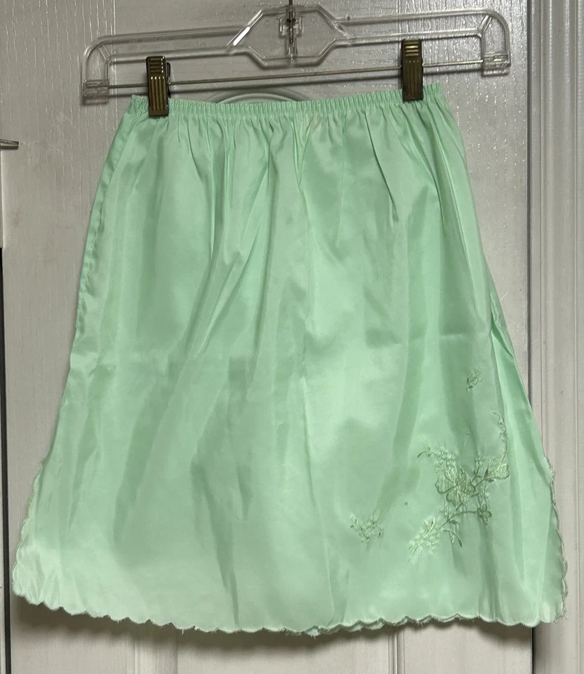 Vintage 1960s Mint Green S(fits XS) Half Slip-Triumph International? - Image 3 of 4