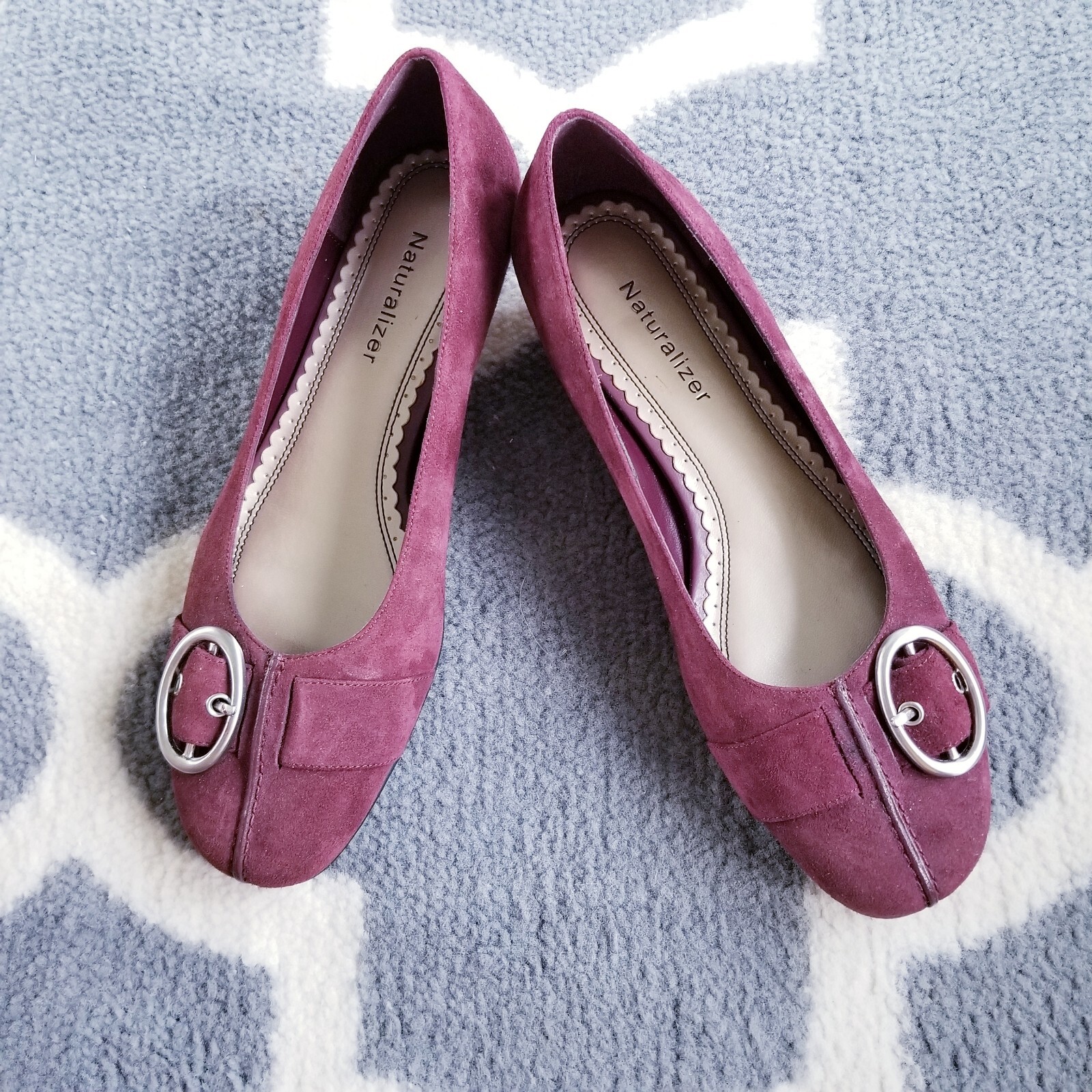 NWOT Naturalizer Suede ,Burgundy, Low Heel Pump, size