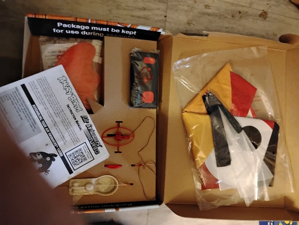 Air Swimmers TURBO 遥控飞行愤怒的小鸟游戏-开箱  — 第 2/3 张图片