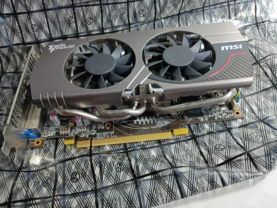 MSI R7850 Twin Frozr III 2GB GDDR5/OC PCIe Graphics Card - Pre-Owned - Image 4 of 4