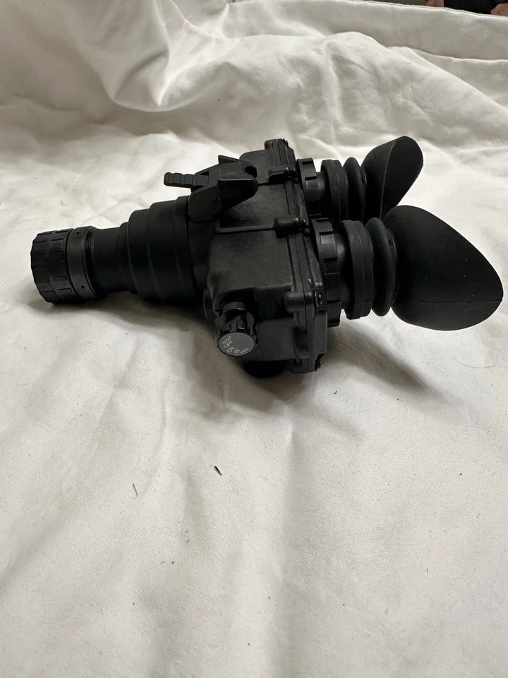 PVS-7  Goggles, GEN 3 Night Vision with MX-10130D/UV Green Phosphor Intensifier - Image 4 of 4
