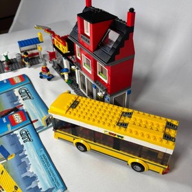 LEGO City 7641 City Corner Complete Retired No Box Bike Shop Pizza