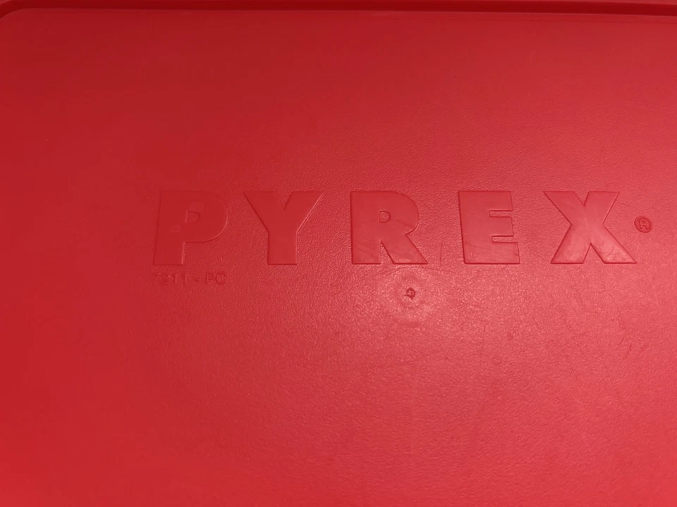 Pyrex 7211 6-Cup Rectangle Glass Storage Dish w/lid  7211-PC 6-Cup Cadet RED - Image 3 of 4
