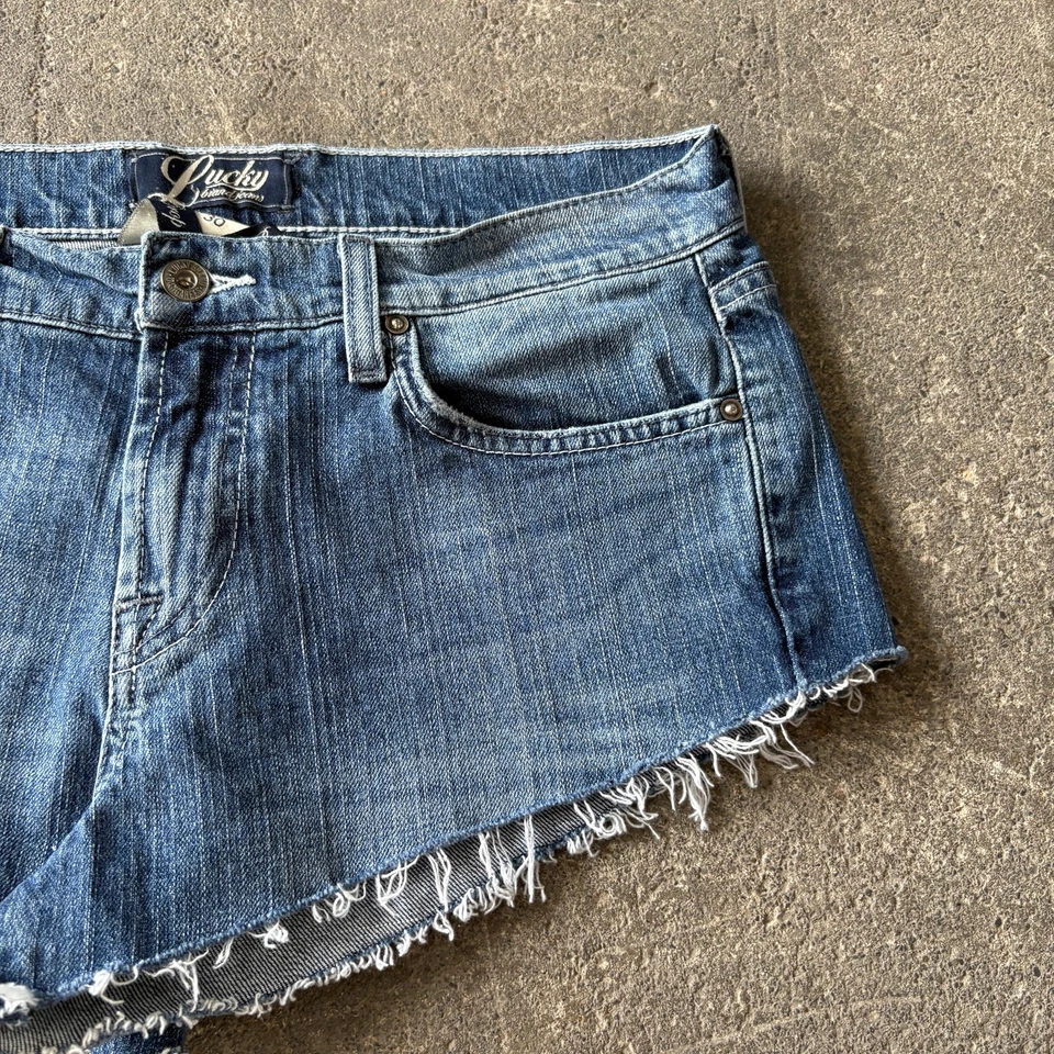 Shorts jeans feminino vintage Lucky Brand corte 8 azul desbotado 2" micro Y2K - Imagem 3 de 4