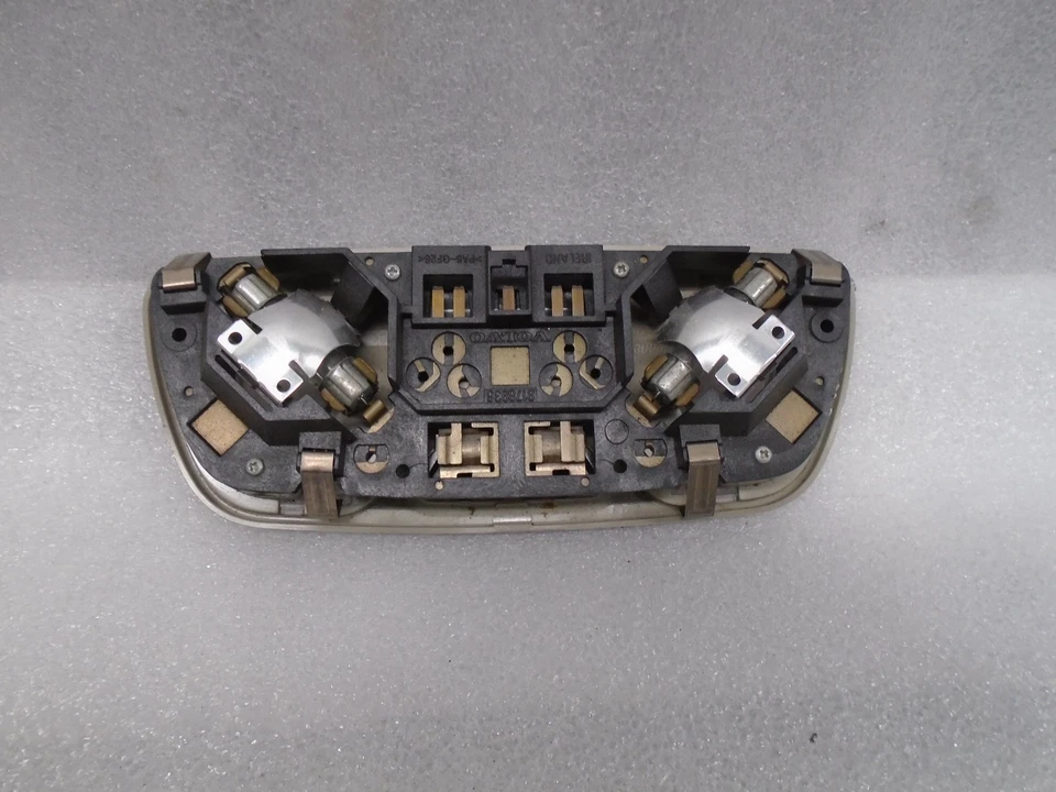 Lámpara de mapa de luz trasera domo Volvo S60 2001-2007 beige OEM VP801121 Foto 2 de 4