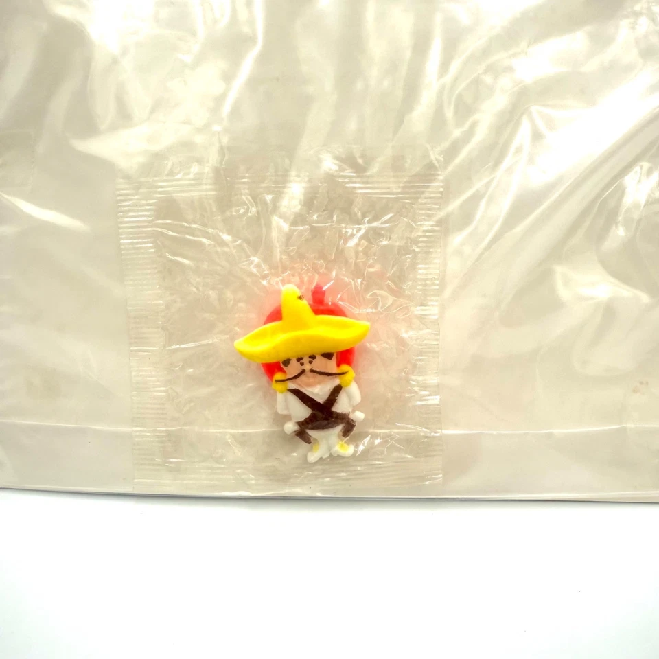 Anillo de plástico premium Fritos 1969 Frito Bandito prohibido. SELLADO DE FÁBRICA Foto 3 de 4