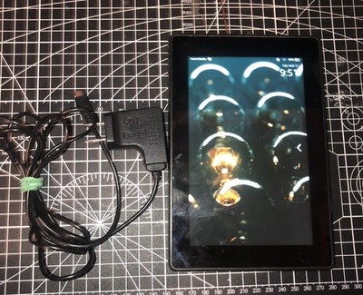 Amazon Kindle Fire HD 3rd GEN P48WVB4 16GB 7'' BLACK W/CHARGING BUNDLE