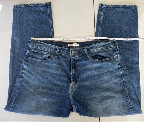 Signature by Levi Strauss & Co. Men’s Loose Fit Straight Denim Jeans 38x32