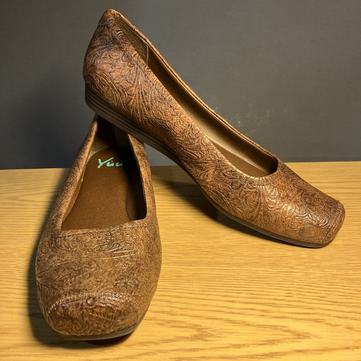 Yuu Women's Shoes US 11M Slip On Impress Brown Embossed Floral