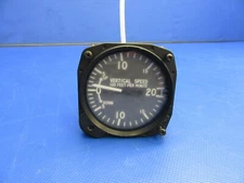United Instruments Vertical Speed P/N 7000 Mooney M20K (0621-365)