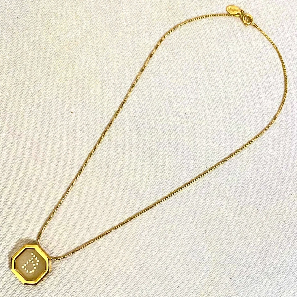 Collar Colgante Inicial Avon Tono Dorado Cadena Serpentina Octágono Vidrio Esmerilado Foto 3 de 4