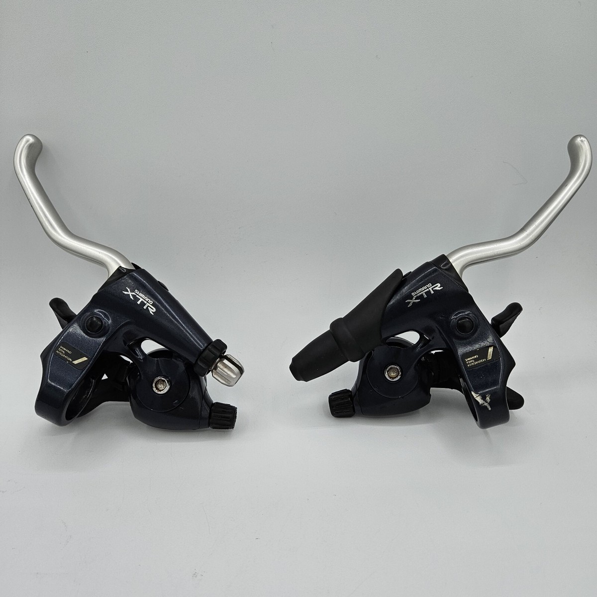 First SHIMANO XTR ST-M900, STI SHIFTERS / BRAKE LEVERS, 3 x First SHIMANO XTR ST-M900, STI SHIFTERS / BRAKE LEVERS, 3 x