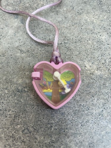 Vintage 1994 Polly Pocket McDonald’s Pink Heart Locket/Girl On Swing - Picture 2 of 5