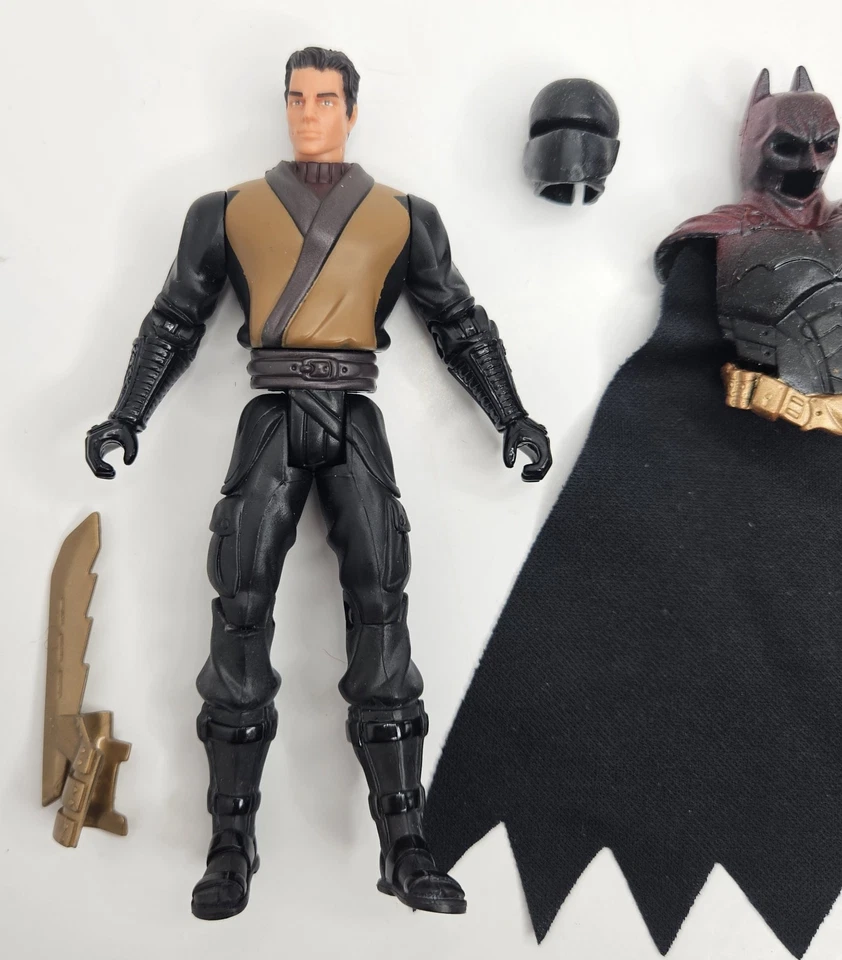 Figura de acción DC Batman Begins Ninja Bruce to Batman 2005 Mattel H1297 completa  Foto 3 de 4