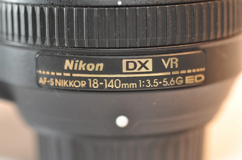 Nikon DX VR AF-S Nikkor 18-140mm G ED lens HB-32 for D90 D500 D3500 D5600 D7500 - Image 2 of 4