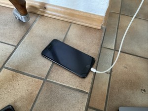 Apple iPhone 7 Modell A1778 Schwarz