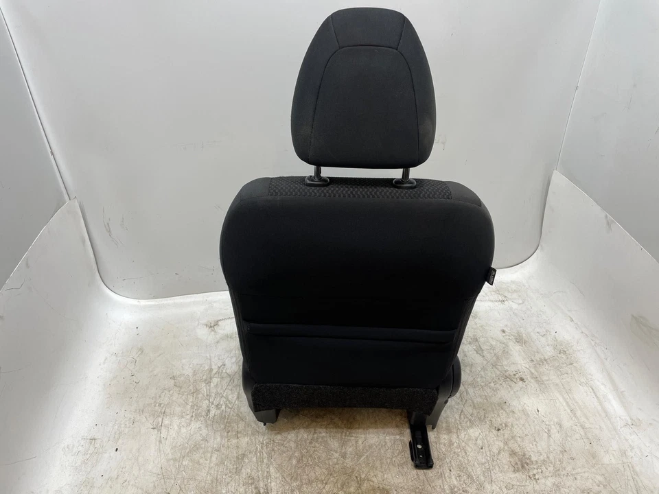 Fits 17 - 19 NISSAN ROGUE SPORT S Front RH Passenger Manual Seat Black Cloth OEM Foto 4 de 4