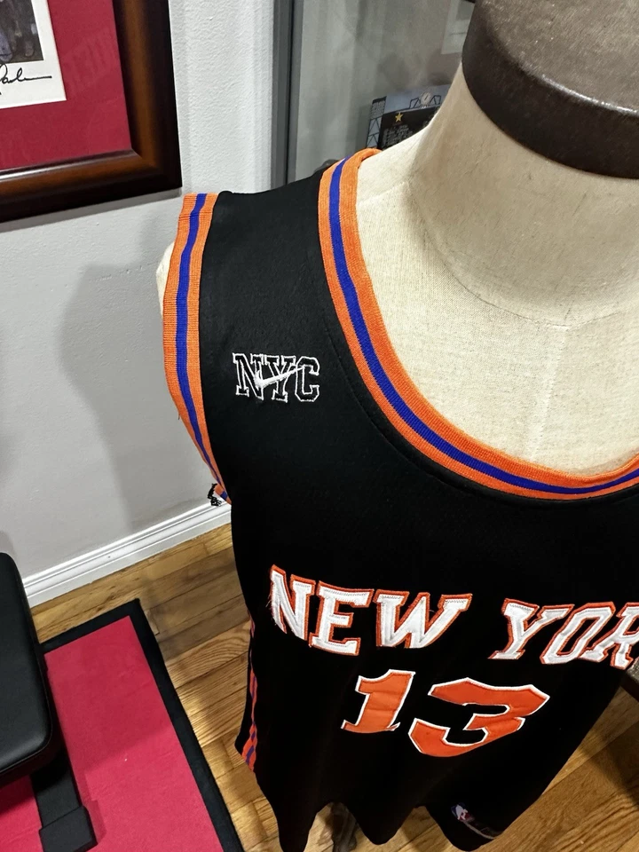 Camiseta deportiva de baloncesto negra alternativa firmada por Evan Fournier de los New York Knicks Foto 4 de 4
