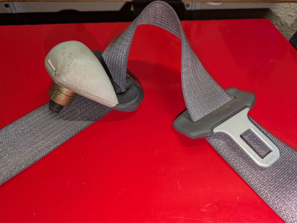 Pontiac Grand Prix 2004-2008 delantero derecho pasajero cinturón de seguridad retractor OEM Foto 3 de 4