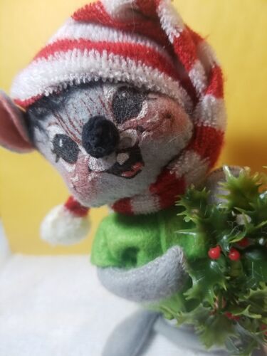Annalee Mobilitee Christmas Mouse with Wreath. Red & White Hat, 6", 1983 - Picture 1 of 10