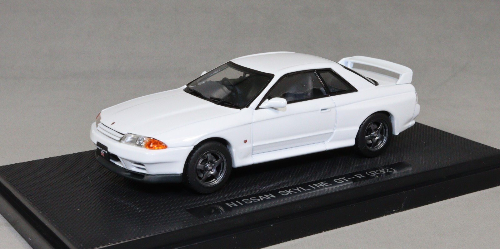 Ebbro Nissan Skyline GT-R (R32) in White 1989 43760 1/43