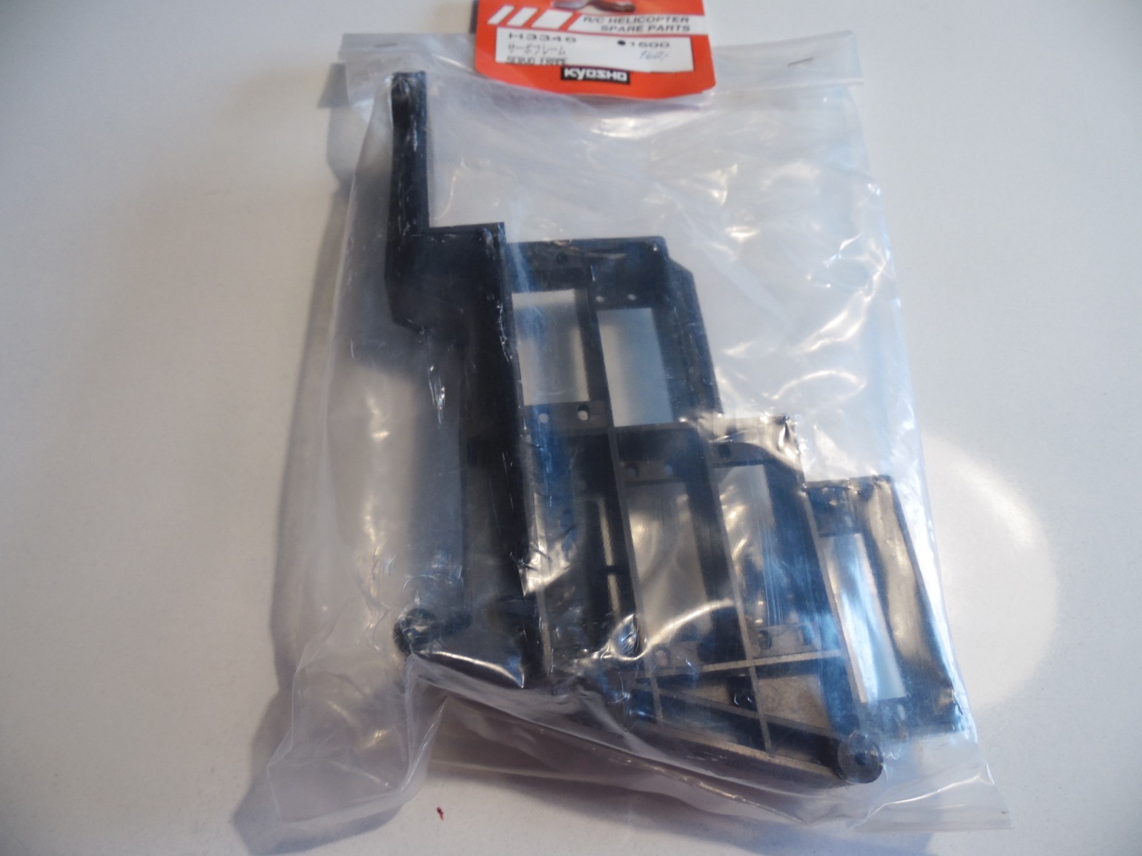 Cadre de servo Kyosho H3346 anti-vibration pour stabiliser les commandes du Concept 30