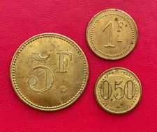 Beau lot de 3 jetons de jeu ou autre à définir. 5 Fr, 1 Fr et 0.50 Fr. TB/TTB 