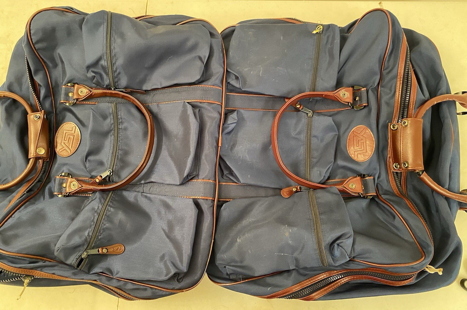 Borse grandi da viaggio vintage YVES SAINT LAURENT blu navy e marrone 2 pezzi leggi descrizione