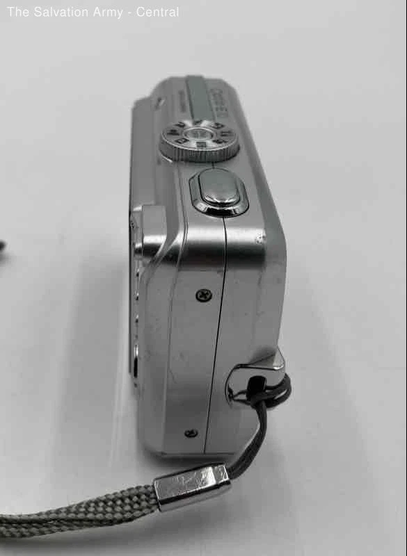 Pentax Optio E10 Silver 6MP 3x Optical Zoom Digital Camera w/Wrist Strap - Image 4 of 4