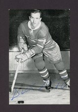 1950'S DICK DUFF # OVERLAPS TOP STRIPE MONTREAL CANADIENS POSTCARD   27719