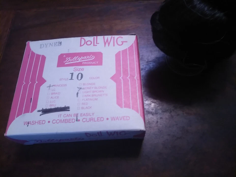 Lote de 2 pelucas de muñeca Dynel vintage para muñecas como nuevas en caja talla 10 morena oscura nuevas Foto 3 de 4