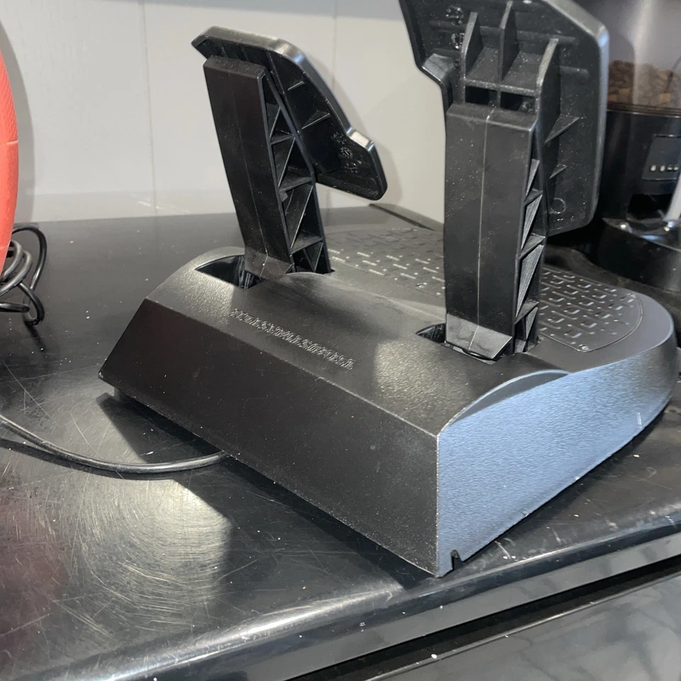 Thrustmaster Ferrari 458 Spider Racing Wheel Compatible with Xbox And PC - Image 3 of 4