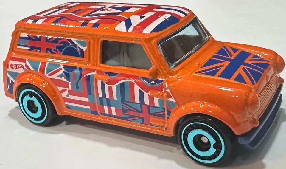 Hot Wheels - '67 Austin Mini Van - Arancione - HW Art Cars 2025 - JBB00 - Immagine 2 di 3