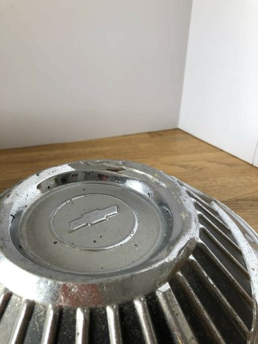 2 VINTAGE CHEVY HUBCAPS - Picture 7 of 7