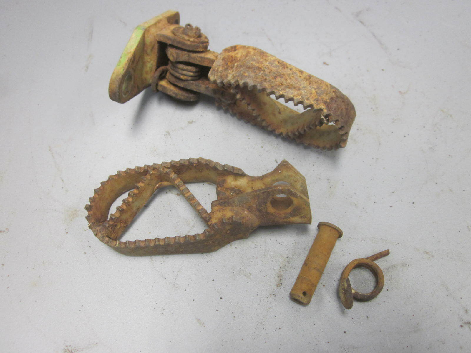 Kawasaki Foot Pegs Steps Assy 19891994 KDX200 320541173 340281302