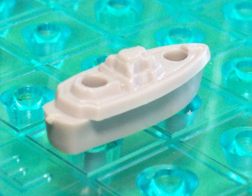 Board Game Parts: Milton Bradley's BATTLESHIP ships / boats / pegs 1990 #4730 - Picture 9 of 19