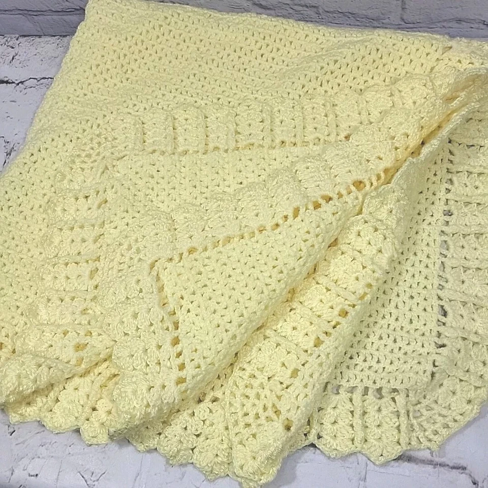 Manta de bebé afgana hecha a mano de ganchillo 40" cuadrada borde de vieira amarillo limón  Foto 4 de 4